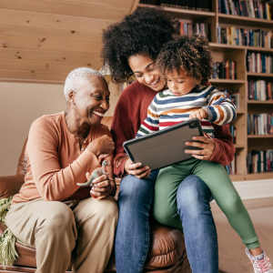 Resident with family at Clearwater Beaverton in Beaverton, Oregon
