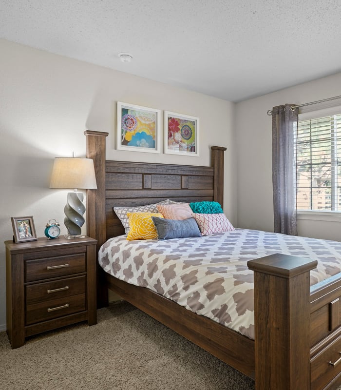 The Chic bedroom with ceiling fan at Chardonnay in Tulsa, Oklahoma
