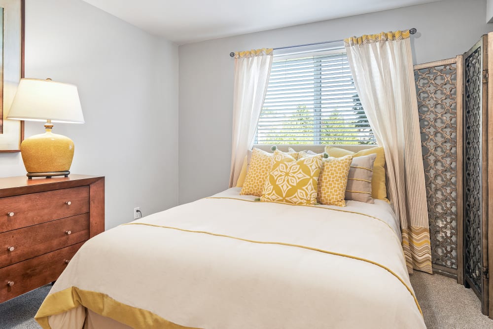 Master bedroom in a upgraded unit at Altamont Summit in Happy Valley, Oregon