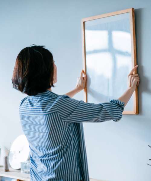 resident hanging frame at Central Park in Park Forest, Illinois