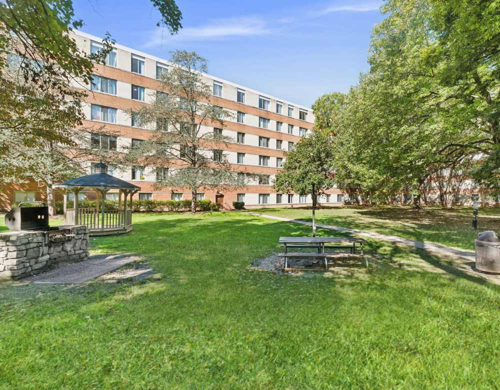 Grill and picnic area at The Jefferson, an Eagle Rock Community in Falls Church, Virginia