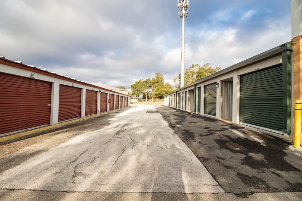 Neighborhood Storage features exterior storage units in Ocala, Florida