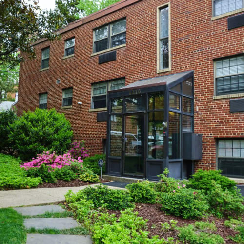 Link to Scott Street Apartments virtual tours page at Borger Management Inc. in Washington, District of Columbia