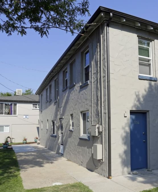 Beautifully maintained landscaping and common area at Lamar Station Apartments in Lakewood