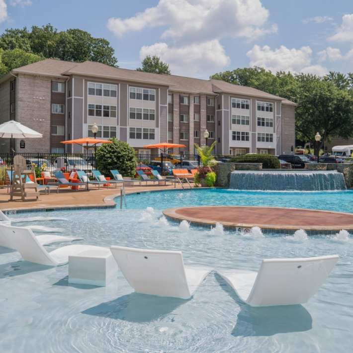 Resort-style pool at The Encore, Alexandria, Virginia