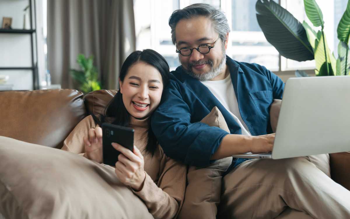 Residents with their laptops at Camas Meadows in Beaverton, Oregon