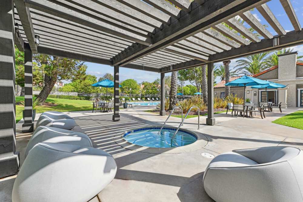 Resort-style swimming pool and spa at Hidden Hills Condominium Rentals in Laguna Niguel, California