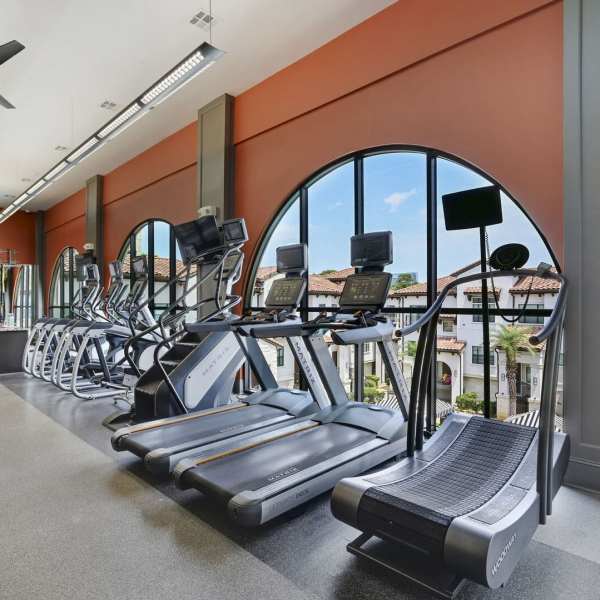 Domain Memorial offers a wide variety of amenities in Houston, Texas