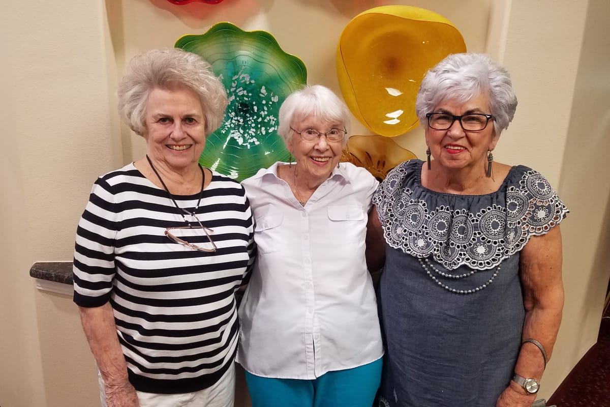 3 Senior women posing for a photo with their arms wrapped around each others shoulders at Hawthorn Senior Living in Vancouver, Washington