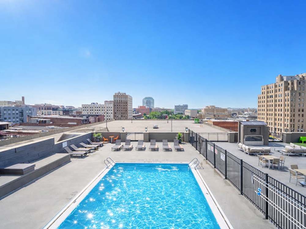 A resort-style swimming pool at Flats on Fifth in Louisville, Kentucky