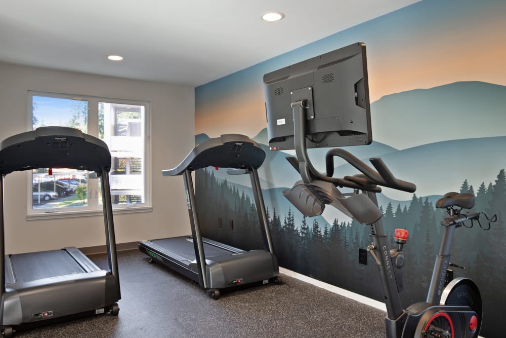 Well-equipped onsite fitness center at Sofi Lakeside in Everett, Washington