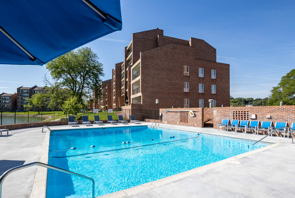 Swimming pool at Regency Lakeside Apartment Homes