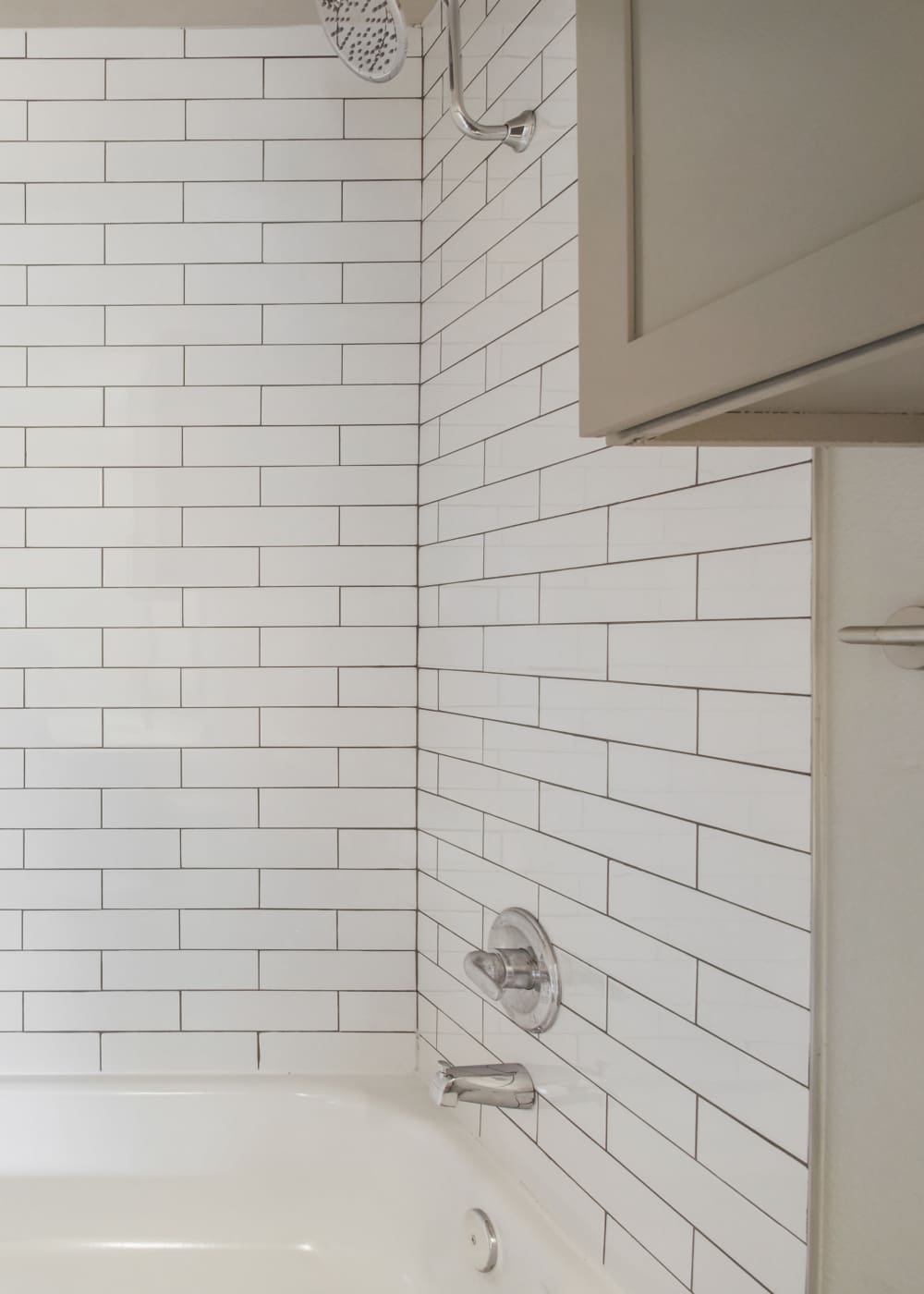 Tiled bathroom at Cayman in Universal City, Texas