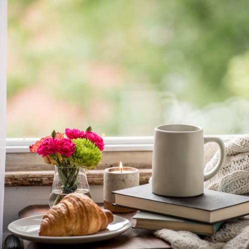 Decor with breakfast Penn Square I in Baltimore, Maryland