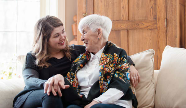 A resident and daughter having a chat at Amaran Senior Living in Albuquerque, New Mexico. 