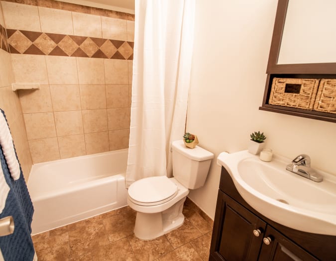 Tile bathroom at Harborside Manor in Liverpool