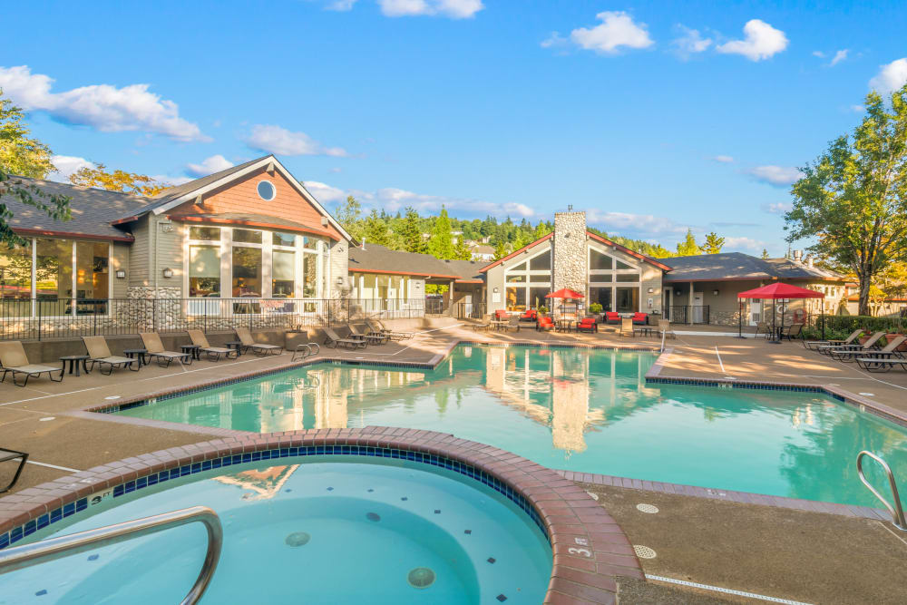 Resort style pool and spa at Altamont Summit in Happy Valley, Oregon