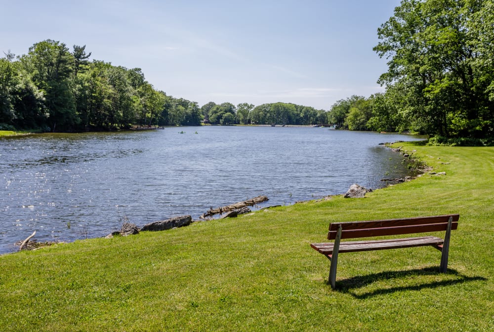 Beautiful landscaping and lake at Green Lake Apartments & Townhomes in Orchard Park, New York