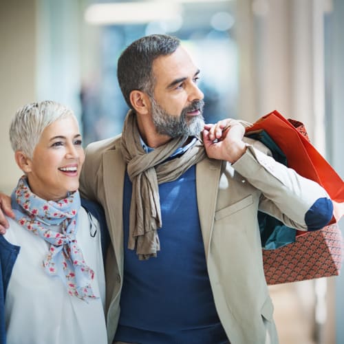 Couple shopping in Seattle, Washington near Spokane at Rainier Court