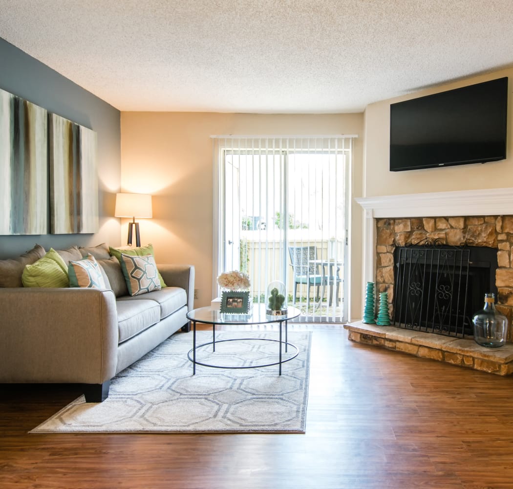 Affordable 1 Amp 2 Bedroom Apartments Amp Townhomes In