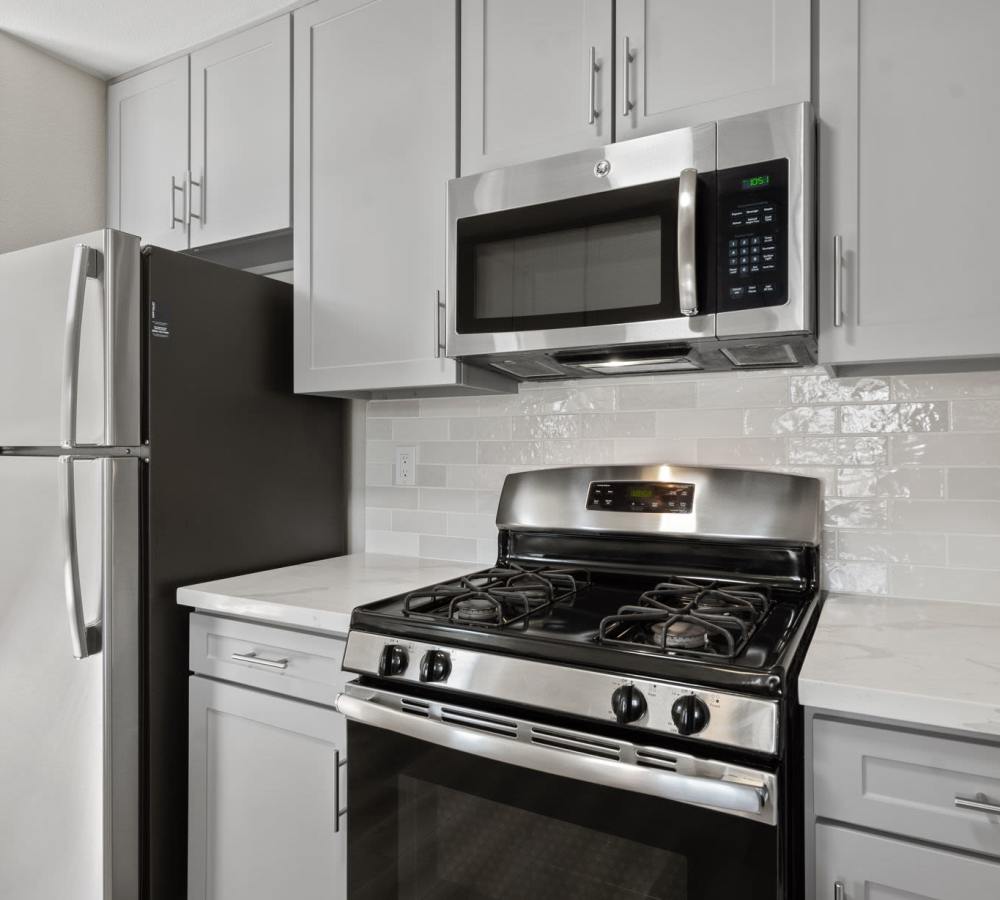 Upgraded kitchen appliances and subway tile backsplash at Deer Valley Apartment Homes in Roseville, California