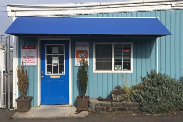 Self storage office in Eugene