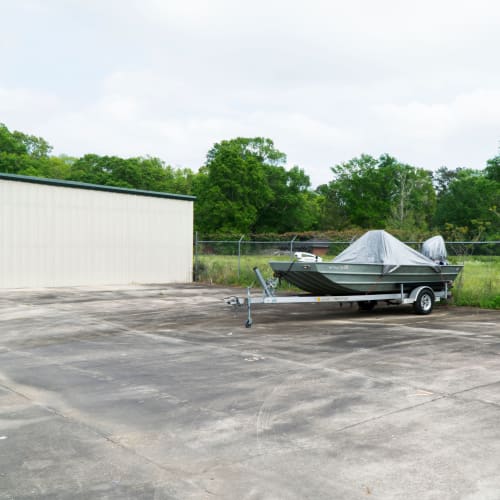 RV, boat, and auto parking at Red Dot Storage in Hammond, Louisiana