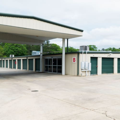 Covered driveways at Red Dot Storage in Hammond, Louisiana