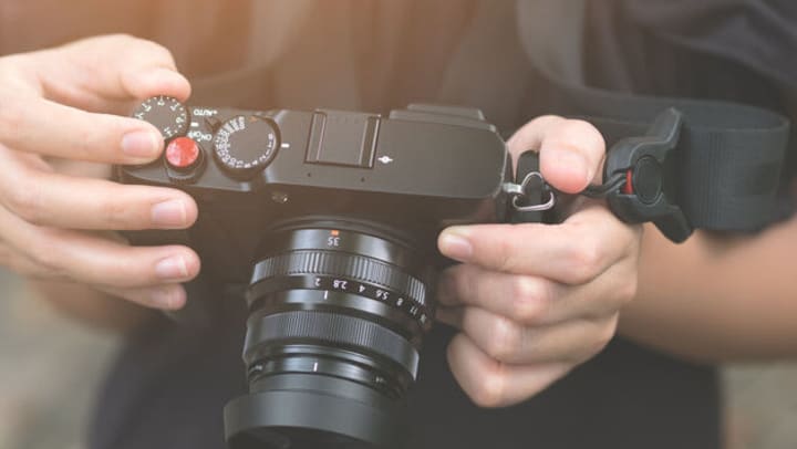 Photography classes near {{location_name}}, {{location_city}}, {{location_state_name}}