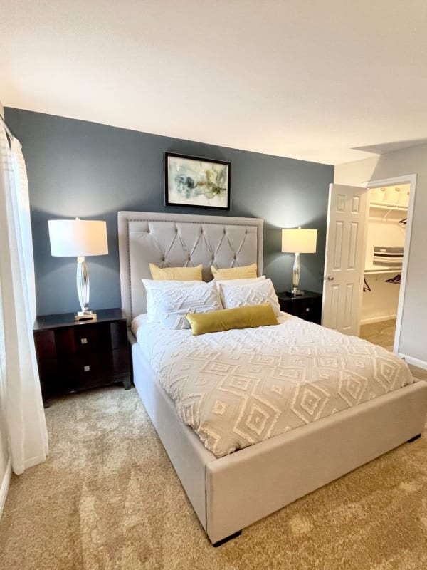 Traditional floor plan bedroom at The Abbey at Energy Corridor in Houston, Texas
