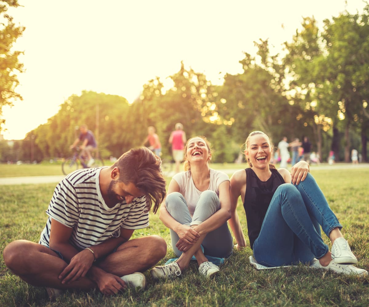 Friends enjoying the outdoors at Villas at Stonebridge in Edmond, Oklahoma