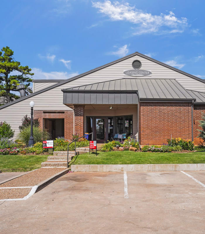 the Exterior at Hunter's Ridge in Oklahoma City, Oklahoma