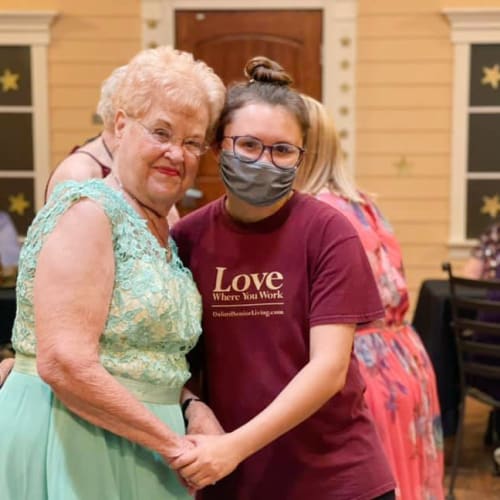 A team member interacting with a resident at Oxford Glen Memory Care at Owasso in Owasso, Oklahoma