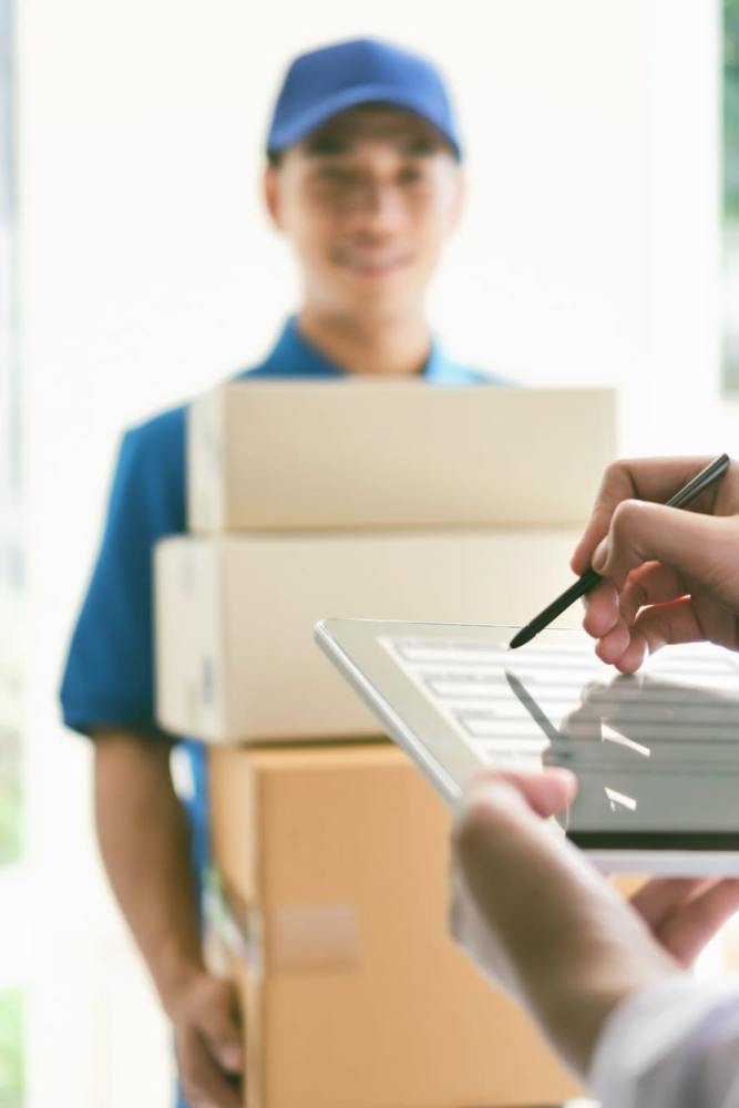 Friendly service at Storage Etc Koreatown in Los Angeles, California
