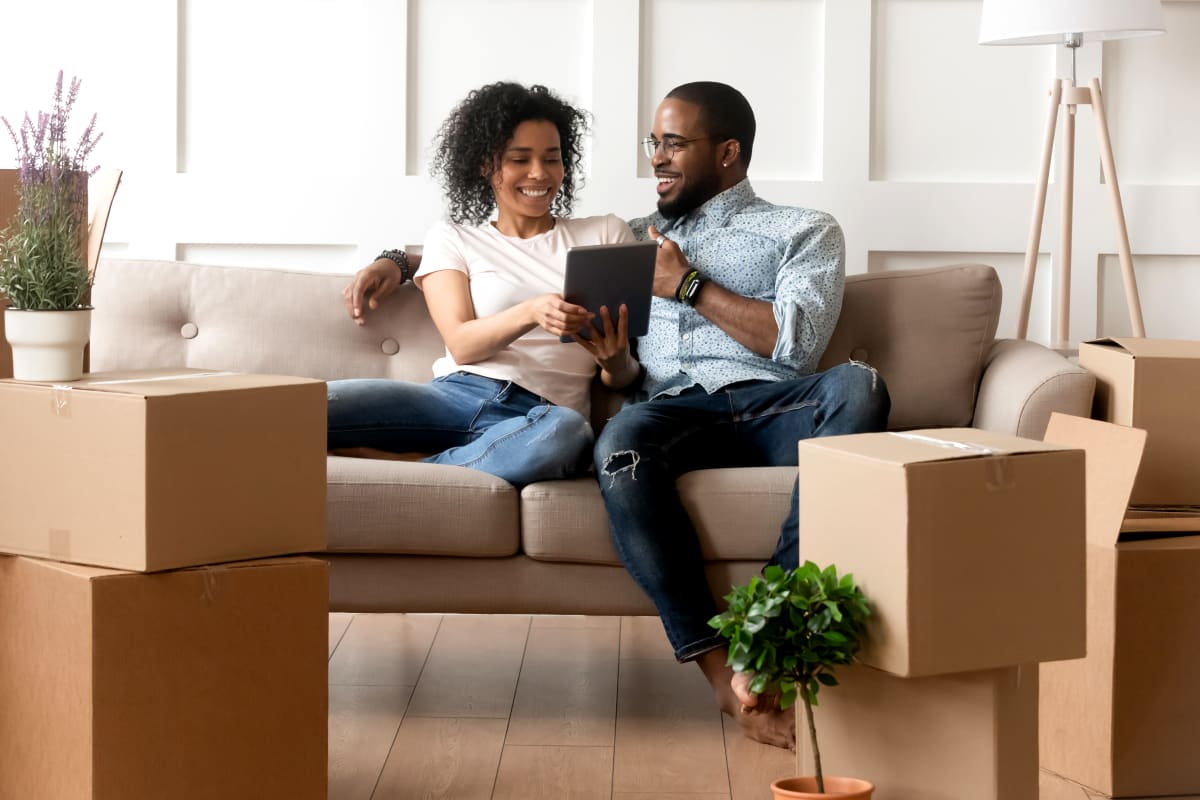 Couple preparing for storage in Memphis, Tennessee at Devon Self Storage