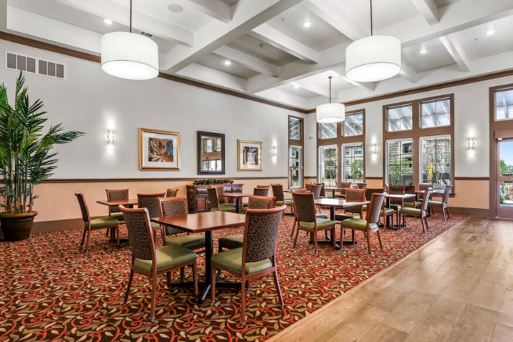 Seating in the dining room for residents at Mariposa at Clear Creek in Webster, Texas