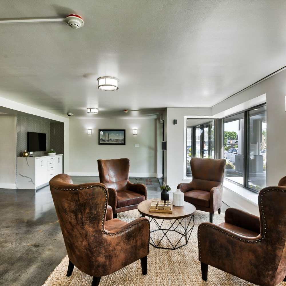 Community seating area at Vista Del Rey Apartments in Tacoma, Washington