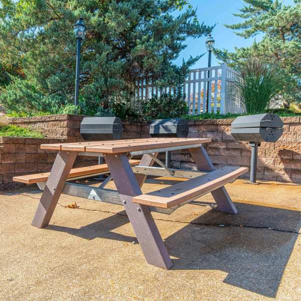 Brentwood Place Apartments offers a wide variety of amenities in Saint Louis, Missouri