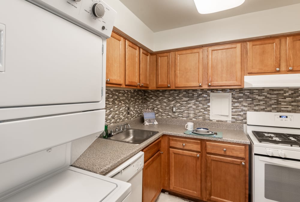 Arbors at Edenbridge Apartments & Townhomes features kitchens with nice cabinetry and white appliances in Parkville, MD