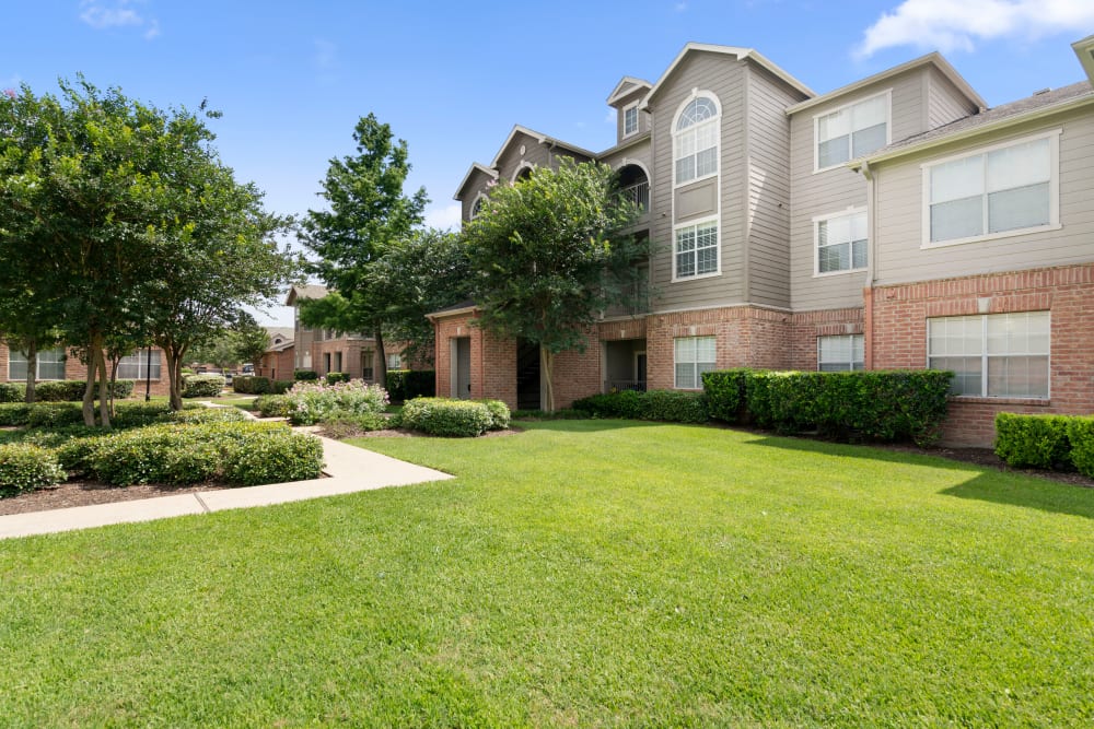 Photos of Southwind at Silverlake Apartments in Pearland, TX