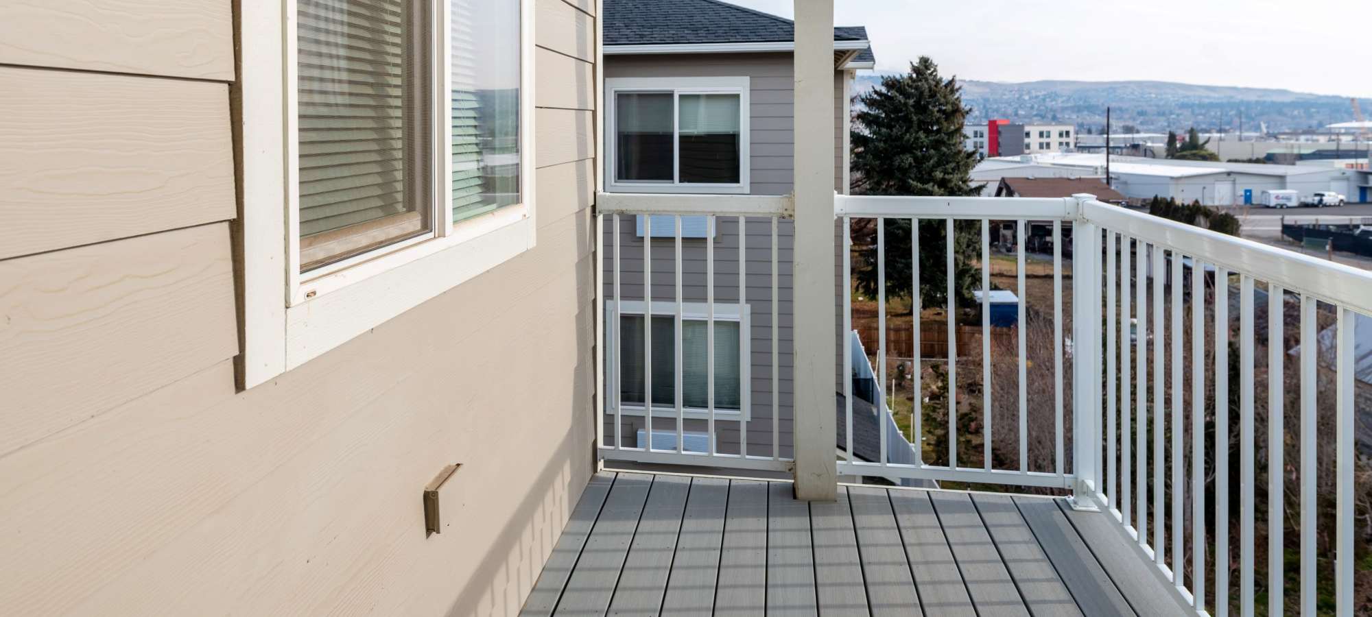 Private decks at Wenatchee, Washington at Deer Haven