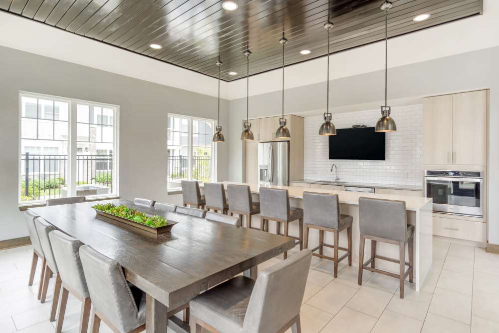 clubhouse kitchen at ((location_name}} in Romeoville, IL
