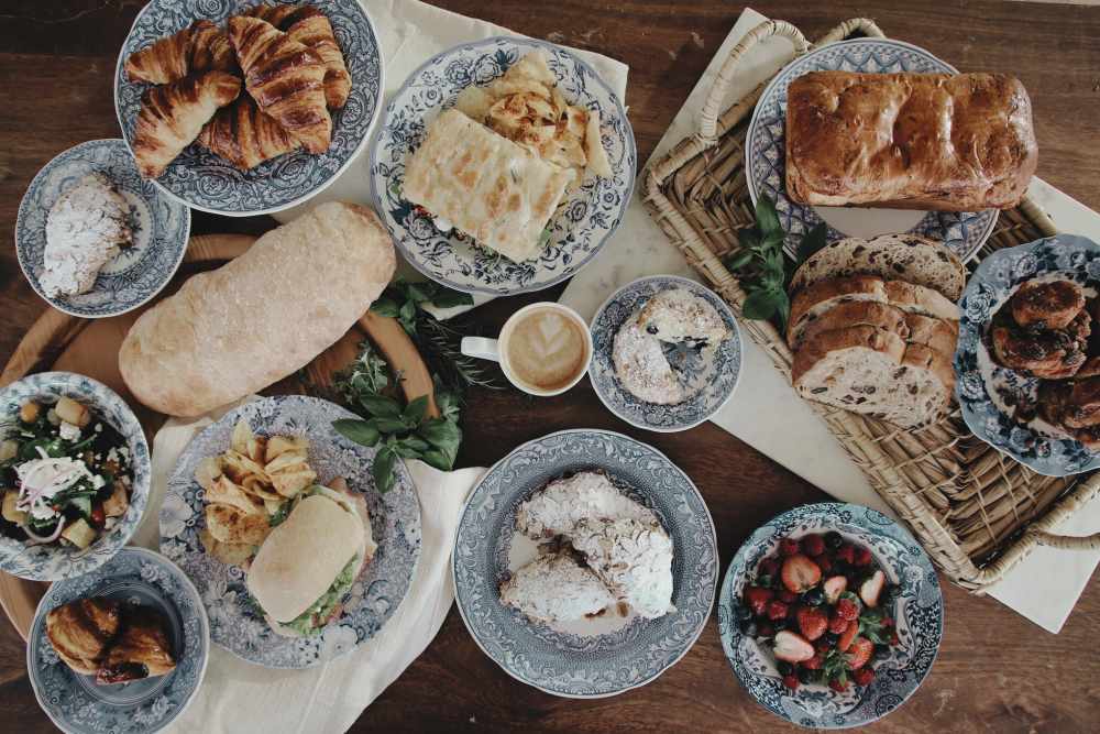 a great selection of food and restaurants near St. Albans Lofts in Raleigh, North Carolina