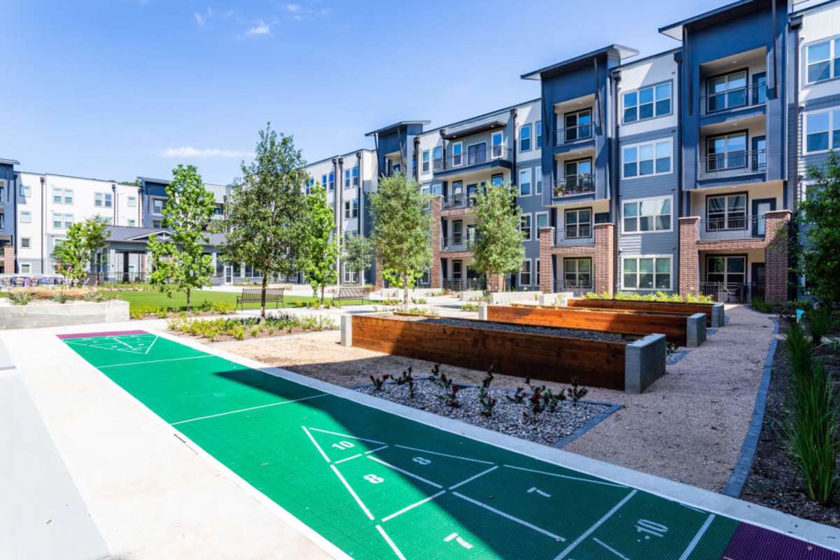 Courtyard at Watermere at Woodland Lakes in Conroe, Texas