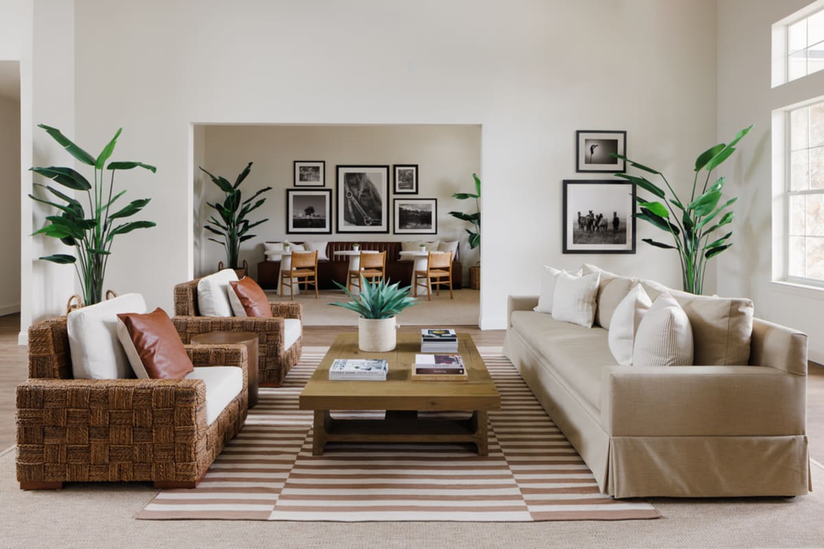 Cozy community lounge seating at The Reserve at North River, Tuscaloosa, Alabama