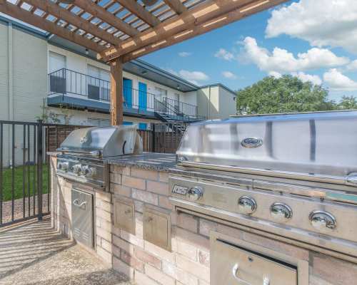 BBQ station at Creekside Villas at Clear Lake Apartments in Houston,Texas