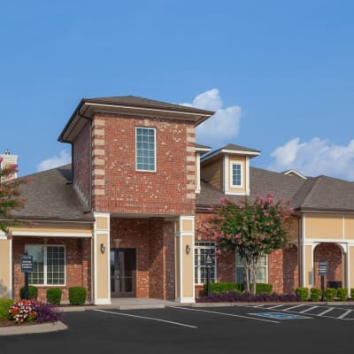 Exterior view of apartments at Cantare at Indian Lake Village in Hendersonville, Tennessee