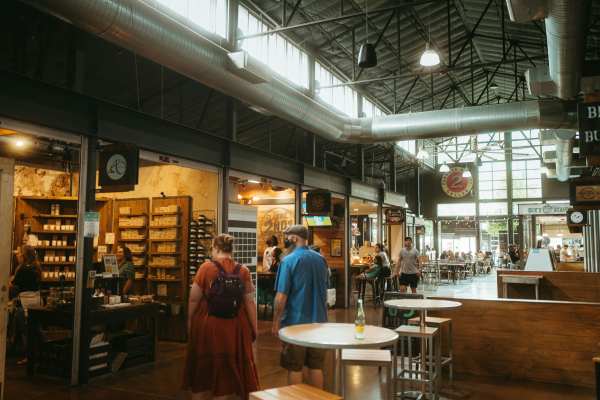 SHOPS & SERVICES