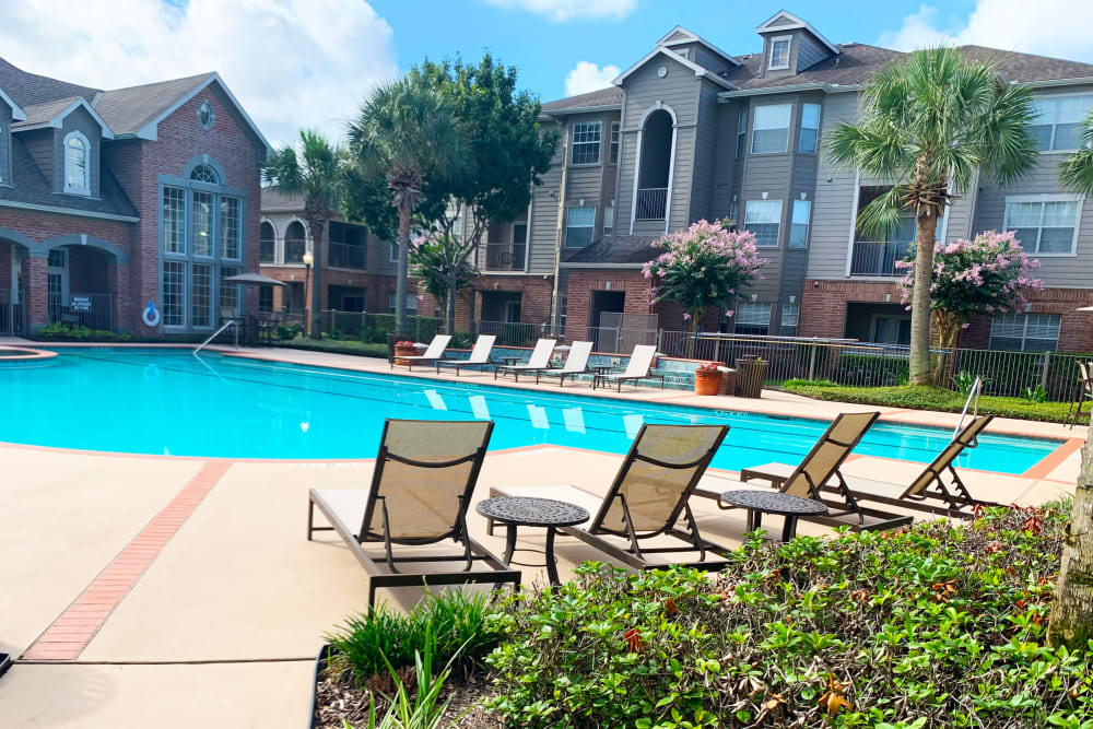 Enjoy Apartments with a Swimming Pool at Southwind at Silverlake Apartments in Pearland, Texas