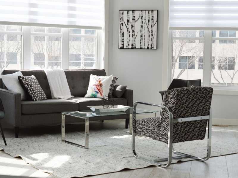 Spacious living room with a couch at Las Lomas Gardens in La Habra, California